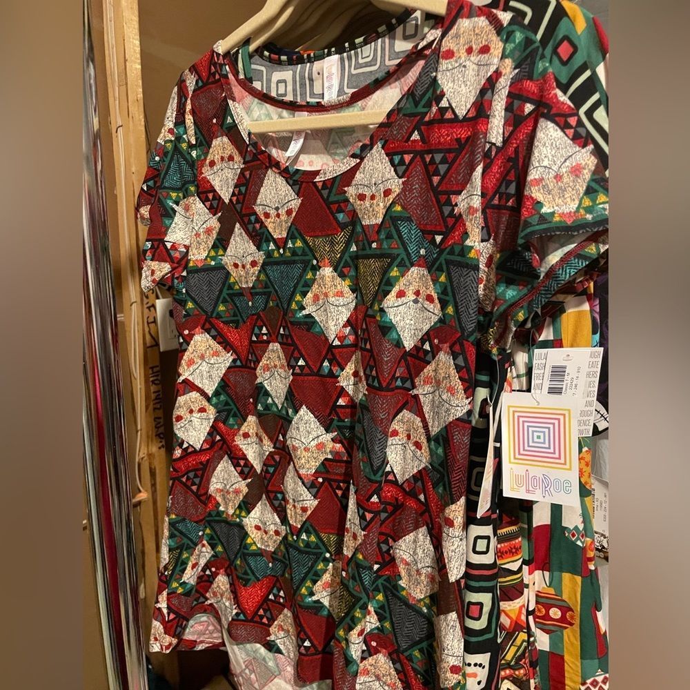 Lularoe holiday classic tee medium